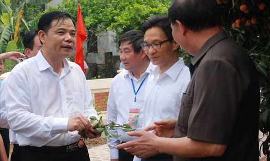 Phó Thủ tướng Chính phủ Vũ Đức Đam và Bộ trưởng Bộ NNPTNT Nguyễn Xuân Cường tham dự Lễ hội vải thiều Thanh Hà - Hải Dương 2018 sáng 10.6. Ảnh: VRG