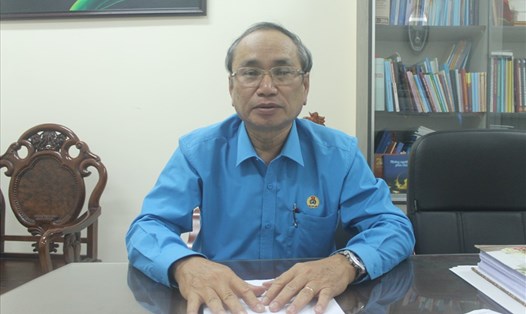 Ông Nguyễn Hòa - Chủ tịch LĐLĐ tỉnh Khánh Hòa trả lời phỏng vấn PV Lao Động vào sáng 11.6. Ảnh: Nhiệt Băng