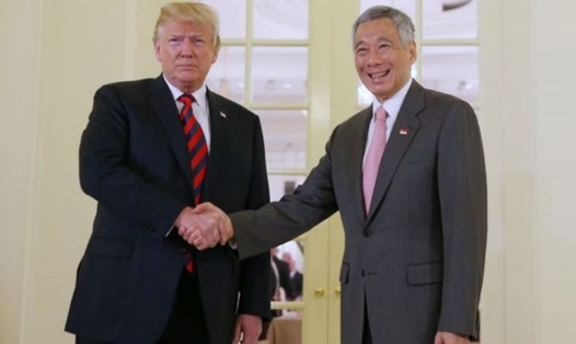 Thủ tướng Singapore Lý Hiển Long và Tổng thống Mỹ Donald Trump. Ảnh: ST. 