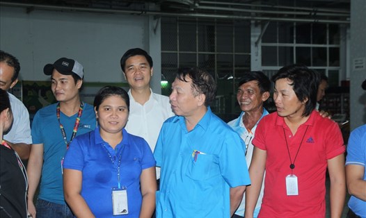 Lãnh đạo Tổng LĐLĐ VN thăm và động viên công nhân Cty PouYuen.