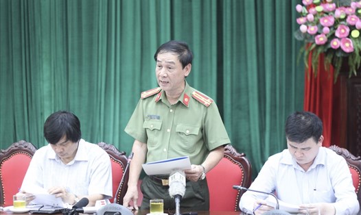Thượng tá Phạm Tùng Vân, Phó trưởng phòng Tham mưu, Công an thành phố Hà Nội phát biểu tại giao ban báo chí chiều 12.6. Ảnh: Trần Vương