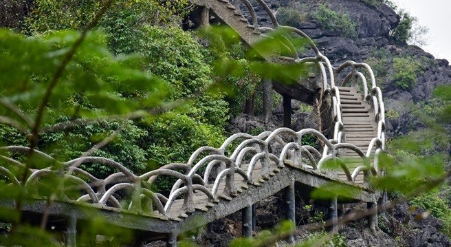 Công trình cầu xuyên vùng lõi xâm phạm nghiêm trọng di sản Tràng An, Ninh Bình. 