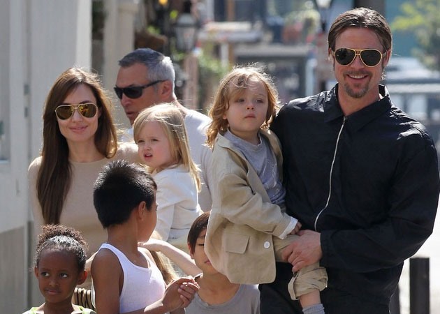 Gia đình Angelina Jolie -Brad Pitt thuở còn hạnh phúc