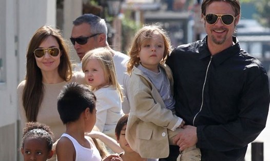 Gia đình Angelina Jolie -Brad Pitt thuở còn hạnh phúc