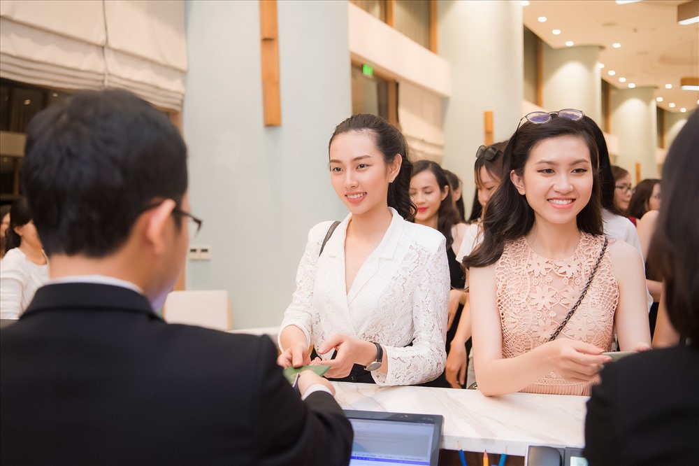 Thí sinh được chào đón ở khách sạn