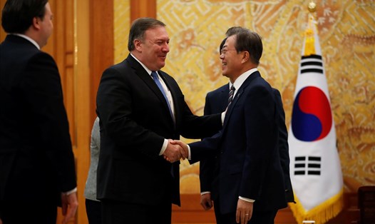 Tổng thống Hàn Quốc Moon Jae-in tiếp Ngoại trưởng Mỹ Mike Pompeo tại Seoul ngày 14.6. Ảnh: Reuters