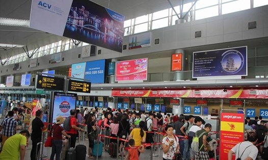 Ông Phạm Huy Cường bị cấm bay 12 tháng vì có hành động ném điện thoại vào mặt một nữ nhân viên quầy vé. Ảnh: N.T
