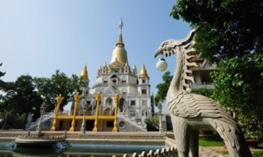 Tổ Đình Bửu Long, ngôi chùa với quần thể kiến trúc độc đáo tọa lạc giữa lòng Sài Thành. ảnh: Saigonphoto.net