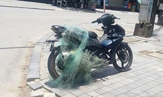 Chiếc xe vi phạm bị cảnh sát giao thông TP Thanh Hoá khống chế. Ảnh: Lam Sơn.

