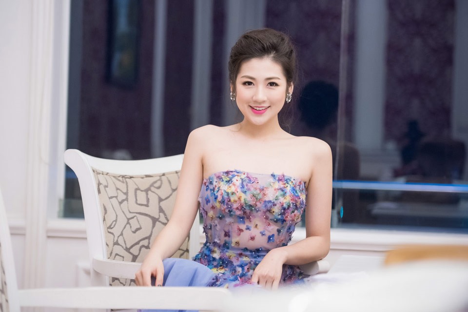 Á hậu Tú Anh