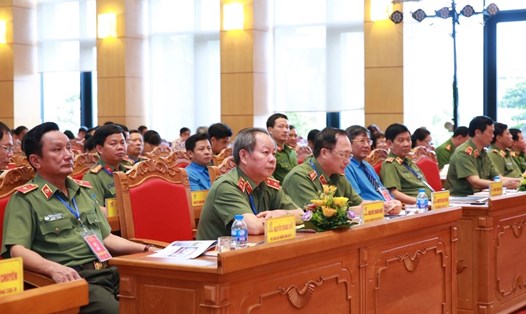 Các đồng chí lãnh đạo Bộ Công an và Tổng LĐLĐVN dự Đại hội V Công đoàn Công an nhân dân. Ảnh: Hải Nguyễn
