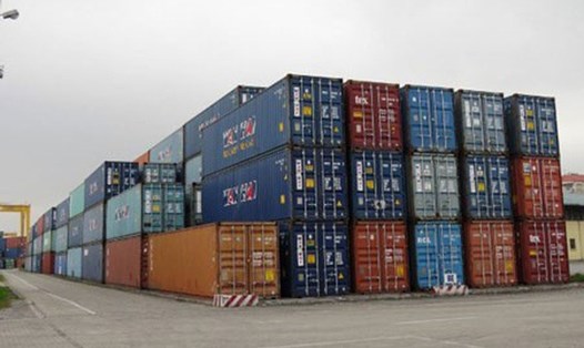 Hàng nghìn container tồn tại các cảng biển. Ảnh VTV