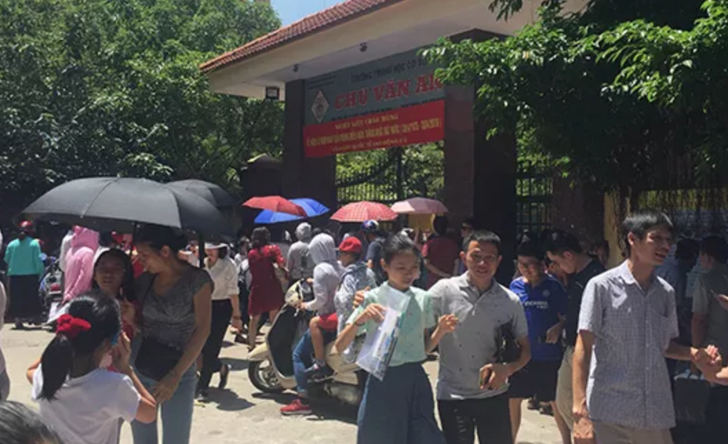 Thí sinh dự thi chương trình song bằng tại Hà Nội. Ảnh: Báo Nhân dân