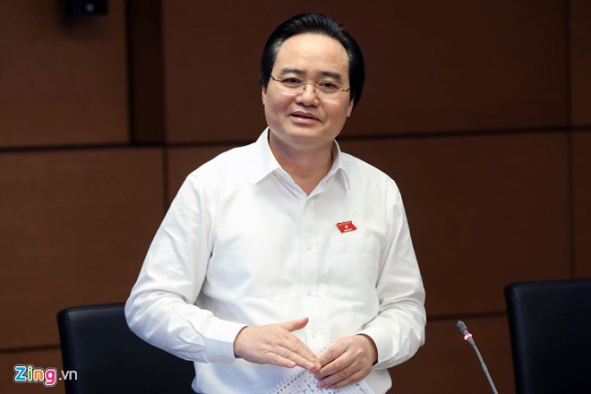 Bộ trưởng Bộ GDĐT Phùng Xuân Nhạ nhấn mạnh dù công nghệ có tinh vi đến đâu nhưng nếu mỗi cán bộ, giám thị làm việc với tinh thần trách nhiệm, nghiêm túc thì cũng đều phát hiện ra. Ảnh:  Zing.vn