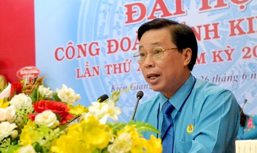 Ông Trần Thanh Việt - Chủ tịch LĐLĐ tỉnh Kiên Giang, nhiệm kỳ 2013-2018 - phát biểu tại phiên thứ nhất Đại hội X Công đoàn tỉnh Kiên Giang. Ảnh: LỤC TÙNG