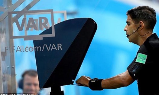 Rất nhiều tranh cãi ở World Cup 2018 khi công nghệ VAR được áp dụng
