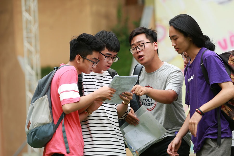 Thí sinh dự thi tốt nghiệp THPT quốc gia 2018 tại điểm thi Trường Marie Curie (Hà Nội). Ảnh: HẢI NGUYỄN