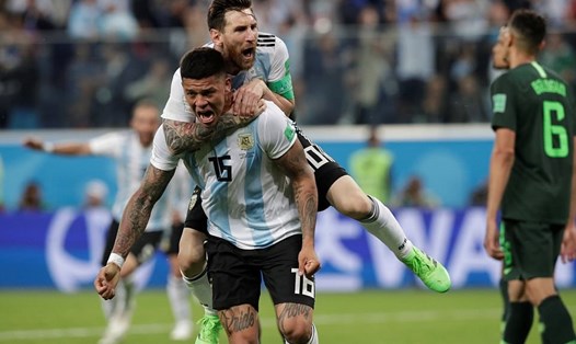 Rojo sắm vai người hùng của Argentina, còn Messi là cầu thủ của trận đấu. Ảnh: Reuters
