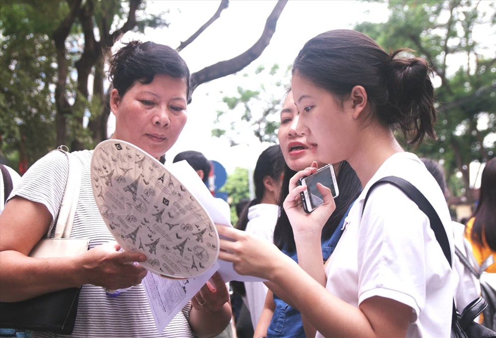 Sĩ tử cả nước sẽ hoàn thành kỳ thi THPT quốc gia 2018 với bài thi môn tổ hợp Khoa học xã hội. Ảnh: LDO