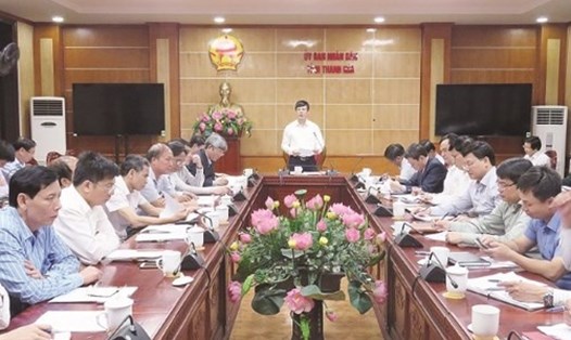 Ông Nguyễn Đình Xứng - Chủ tịch UBND tỉnh Thanh Hoá chủ trì phiên họp chuẩn bị cho lễ kỷ niệm 990 năm danh xưng Thanh Hoá. 