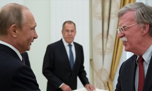 Tổng thống Vladimir Putin tiếp Cố vấn an ninh quốc gia Mỹ John Bolton. Ảnh: Reuters