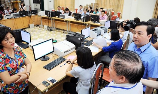 Kiểm tra công tác chấm thi THPT năm 2017 tại Hà Nội (Ảnh: HN)