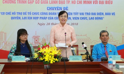 Bà Nguyễn Thị Quyết Tâm trả lời các ý kiến của đại biểu dự Đại hội XI CĐ TPHCM. Ảnh: PV