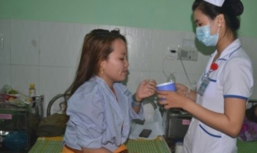 Cô Nguyễn Thị Xuân Mai hiện vẫn đang điều trị tại bệnh viện. Ảnh: Giáo dục và Thời đại