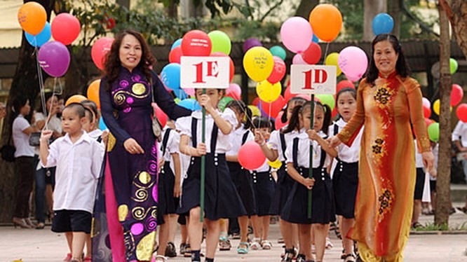 Từ ngày 1.7, phụ huynh bắt đầu đăng ký tuyển sinh vào lớp 1 cho con. Ảnh minh họa: Báo Hà Nội Mới