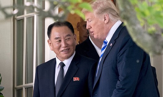 Ông Kim Yong-chol và Tổng thống Donald Trump. Ảnh: AP
