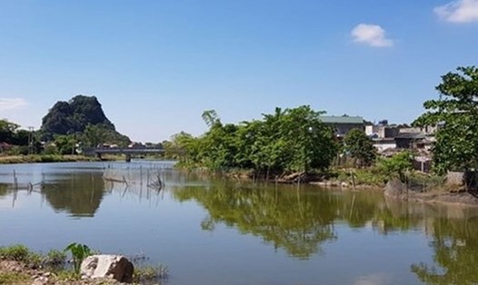 Dự án nạo vét, xây kè bảo vệ cảnh quan sông Sào Khê sau hơn 17 năm thi công vẫn dở dang gây lãng phí. Ảnh: Nguyễn Trường
