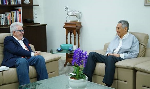 Thủ tướng Singapore Lý Hiển Long trả lời phỏng vấn SCMP. Ảnh: CNA.