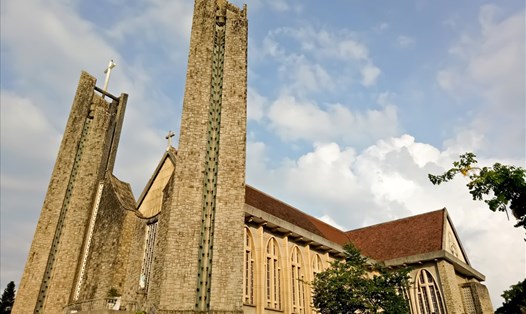 Nhà thờ Nhà thờ Chính tòa Phủ Cam là trái tim của cả giáo phận Huế. ảnh: Bảo Trung