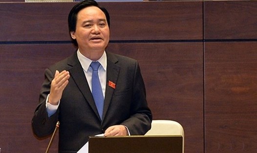 Bộ trưởng Phùng Xuân Nhạ trả lời chất vấn trước Quốc hội.