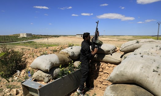 Một tay súng ở Manbij. Ảnh: RT. 