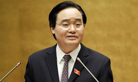 Bộ trưởng Phùng Xuân Nhạ trả lời chất vấn các đại biểu Quốc hội.