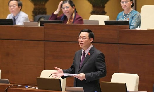 Phủ Thủ tướng Vương Đình Huệ trả lời chất vấn của đại biểu Quốc hội.