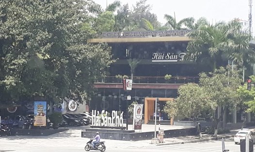 Hà Nội ra thông báo về việc di dời cơ sở kinh doanh trên phố Phan Kế Bính. Ảnh Trần Vương
