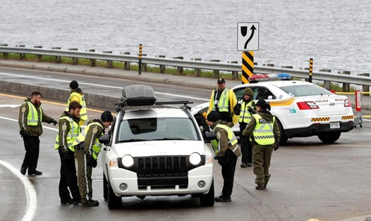 Cảnh sát Canada kiểm tra an ninh trước Hội nghị thượng đỉnh G7 ở La Malbaie, Canada. Ảnh: Reuters