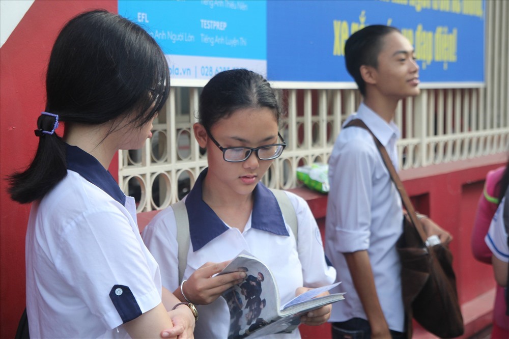 Thí sinh tham gia kỳ thi THPT quốc gia 2018 tại TPHCM. Ảnh: Cường Ngô