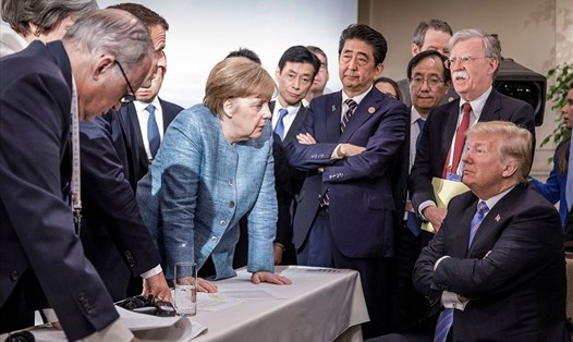 Bức ảnh "gây bão" cho thấy mối quan hệ căng thẳng giữa Tổng thống Donald Trump và Thủ tướng Angela Merkel tại hội nghị thượng đỉnh G-7 ở Canada tháng 6.2018. Ảnh: Getty Images