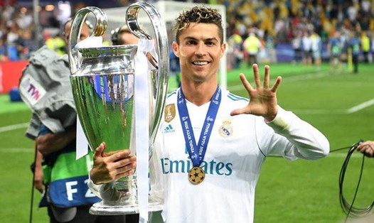 Sau 9 mùa giải và chạm tới mọi vinh quang, Ronaldo chia tay Real để gia nhập Juve