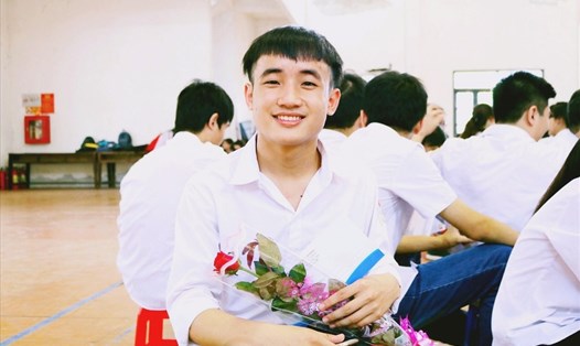 Hoàng Văn San (Phú Thọ) xuất sắc giành 9,75 điểm thi môn Ngữ Văn. Ảnh: NVCC