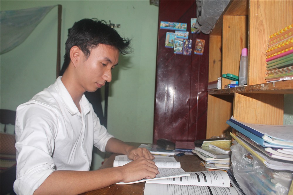 Em Nguyễn Quốc Thạch - thí sinh đạt 9,75 môn Ngữ Văn của Quảng Nam. Ảnh: Đ.V