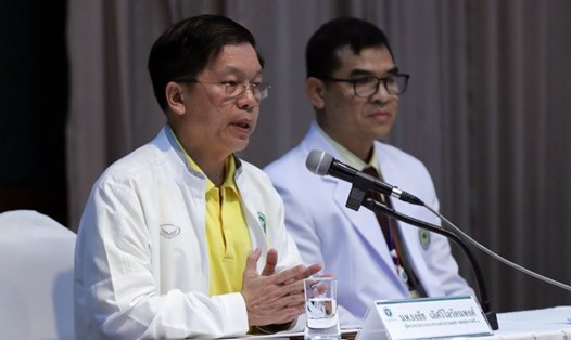 Ông Thongchai Lertwilairatanapong - thanh tra y tế công Thái Lan trong cuộc họp báo ngày 11.7. Ảnh: AP. 