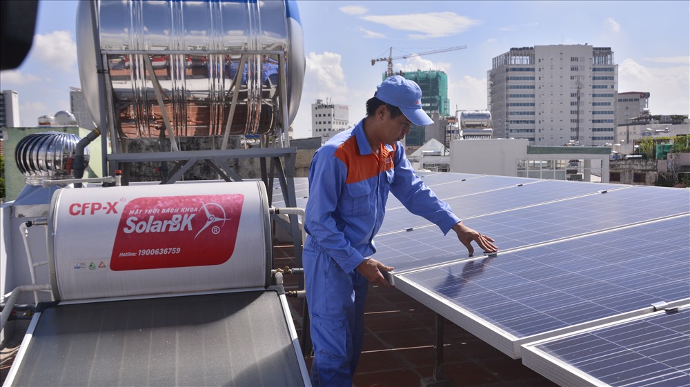 Ngành năng lượng sạch hiện đang cần lượng lớn nhân sự (Ảnh minh họa) - Ảnh: SolarBK