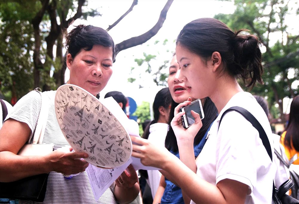 Dự kiến điểm chuẩn của các trường đại học sẽ giảm so với năm 2017. Ảnh: Phan Anh