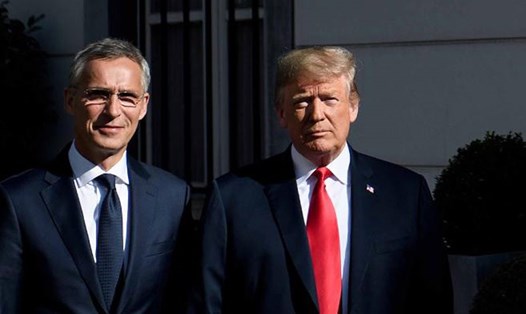 Tổng thư ký NATO Jens Stoltenberg và Tổng thống Mỹ Donald Trump.
