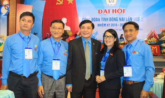 Bà Nguyễn Thị Như Ý (thứ 2 từ phải qua) tái đắc cử Chủ tịch LĐLĐ tỉnh Đồng Nai