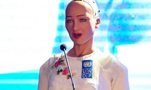 Robot Sophia tại Triển lãm quốc tế về công nghiệp 4.0 và Diễn đàn cấp cao Tầm nhìn và chiến lược phát triển đột phá trong bối cảnh cuộc cách mạng công nghiệp lần thứ 4. Ảnh Phạm Hùng.